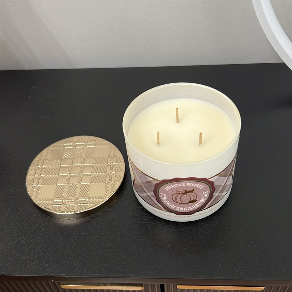 Bath & Body Works AMERICA’s Favorite PUMPKIN SNICKERDOODLE 3 Wick Candle - Picture 3 of 4